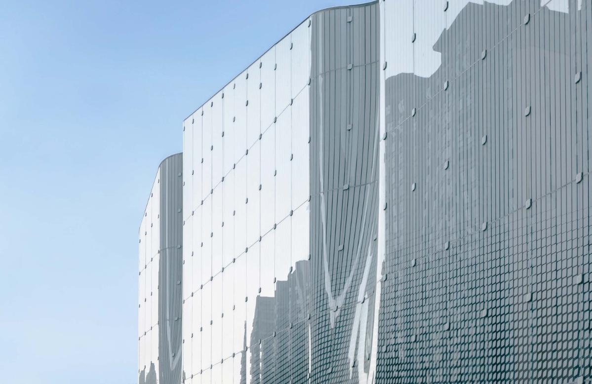 幕墻上的菱形圖案遠看呈現(xiàn)出鱗片的質(zhì)感，_The_diamond_patterns_on_the_curtain_wall_are_an_Imitation_of_butterfly_wing_scales_?張全.jpg